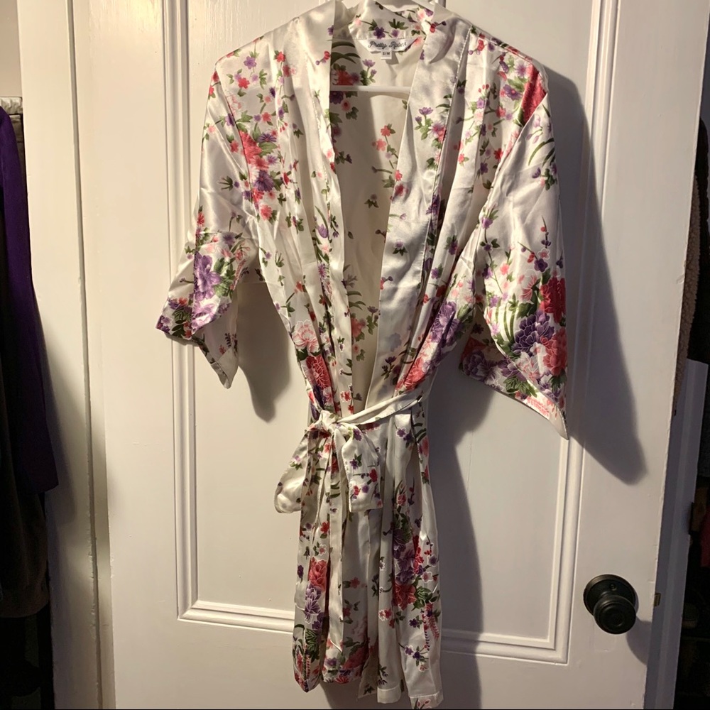2 for $20🌟 Floral Robe